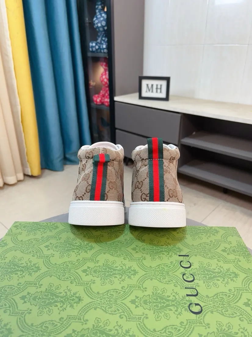 Men's shoes 💰440🌹🌹GUCCI [Gucci] New high-top men's shoes, a high-end brand, the latest fashionable casual men's shoes, trendy and versatile, relaxed and sporty style, uppers imported from Italy, first-layer cowhide, genuine leather lining, and ultra-fine workmanship. Original personalized fashionable rubber wear-resistant outsole, light and comfortable on the foot, size 38-44
